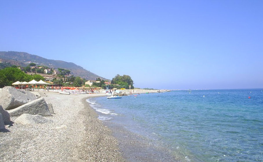 Sospesa ripostigli prima colazione bar sulla penisola di unità