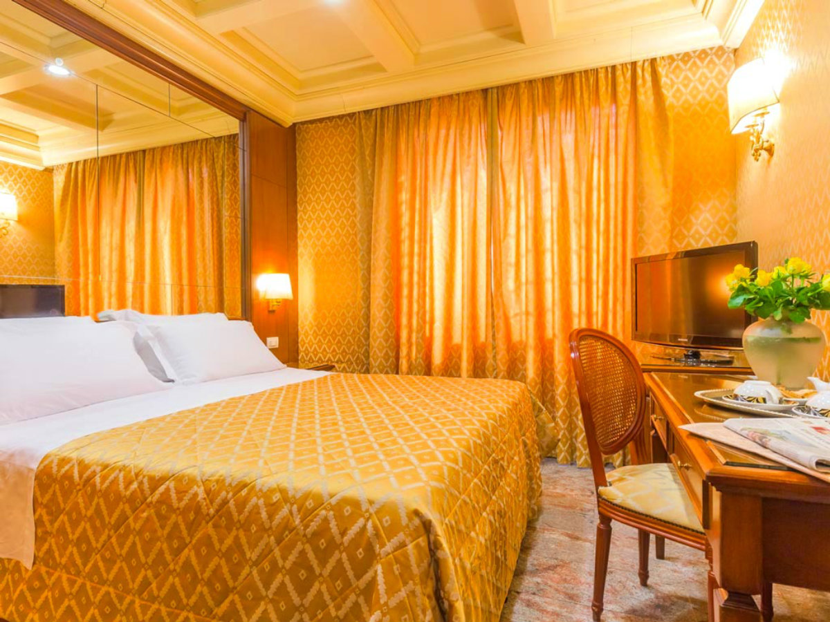 Roma booking. Madison отель. Гостиница Madison Москва. Hotel Madison.